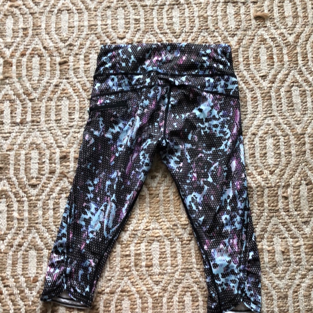 Lululemon capris - Picture 2 of 4